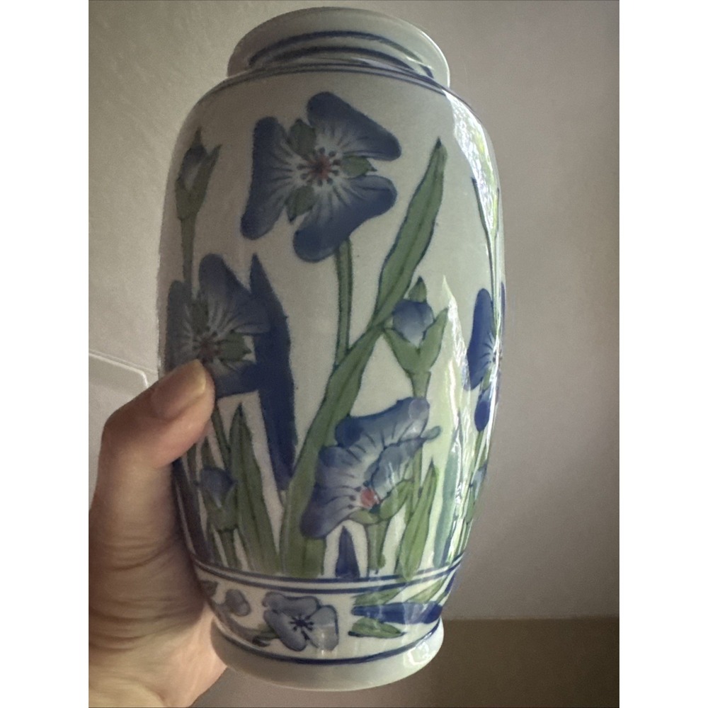 Vintage 1980s Chinese Blue White Porcelain Iris Flower Vase Zhongguo Zhi Zao